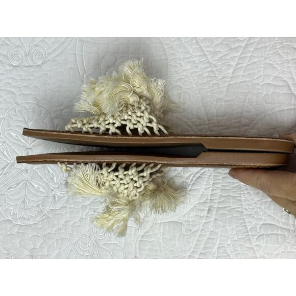 Seychelles Women's Size 7 White/Tan Slip on Fabric Pompom Flat Sandals Comfort - Picture 5 of 11